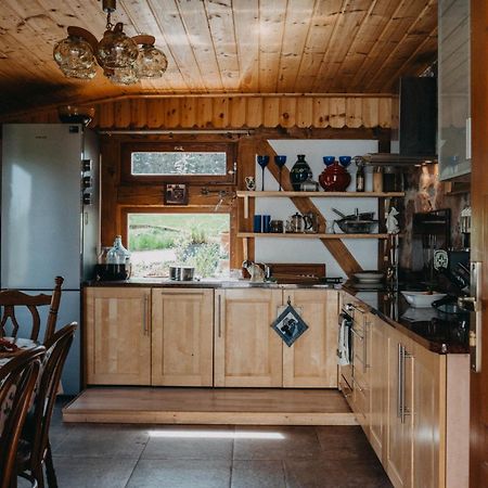 Gajraj Villa Радков Екстериор снимка